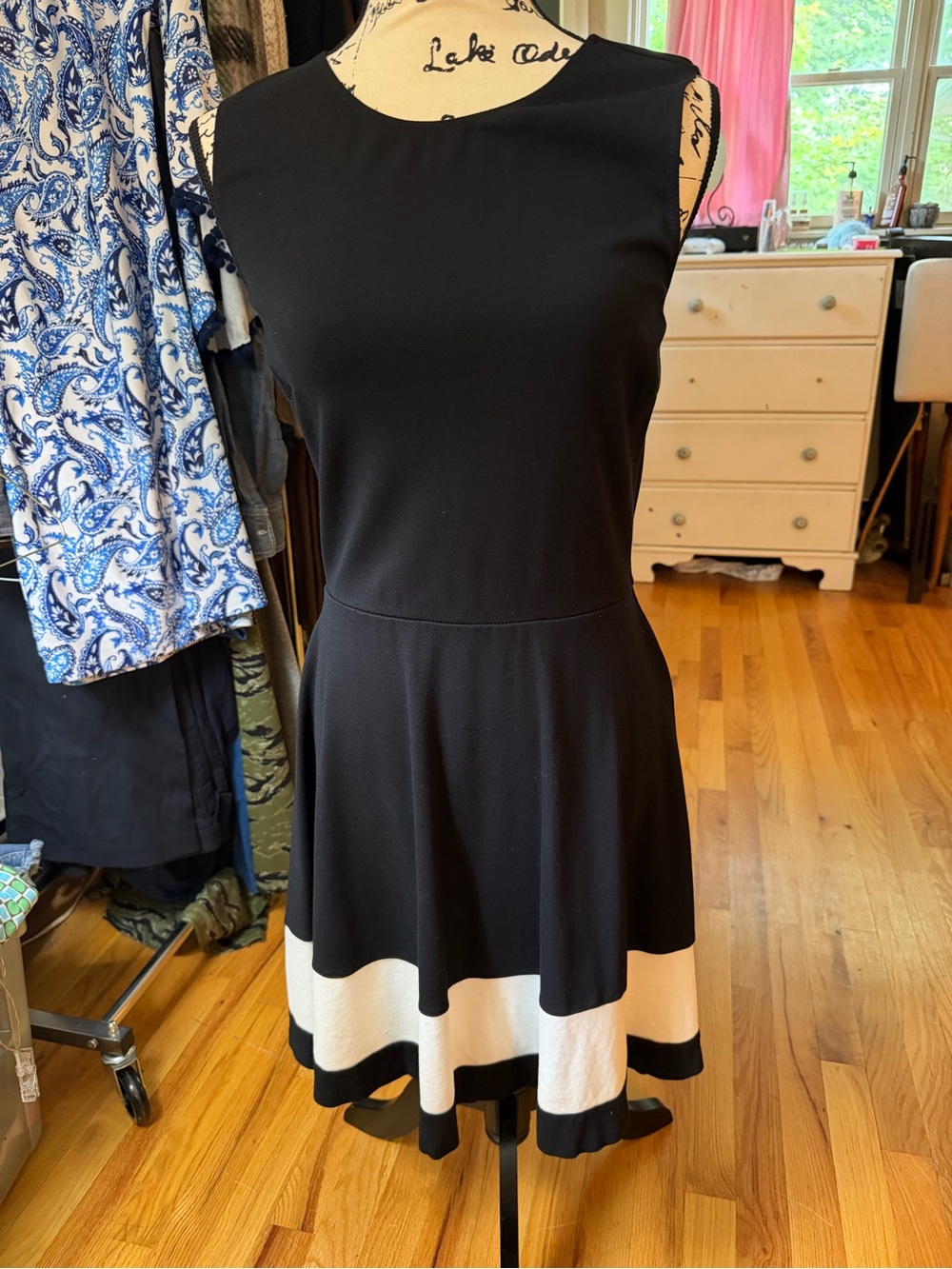Classic Black & White Sleeveless Fit-and-Flare Dress